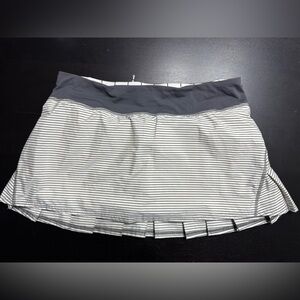 Lululemon Pace Setter Skirt - Size 8
(Gray Stripe / Charcoal Waistband)